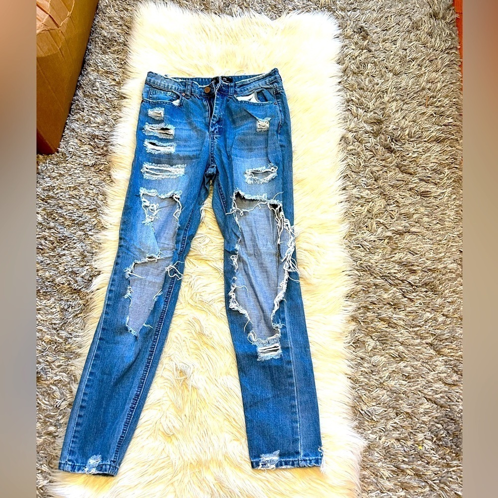 Distressed blue skinny jeans